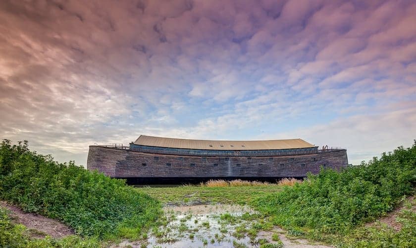 A Arca pesa 2,5 mil toneladas e foi construída com base nas medidas registradas no relato bíblico de Gênesis. (Foto: Divulgação).