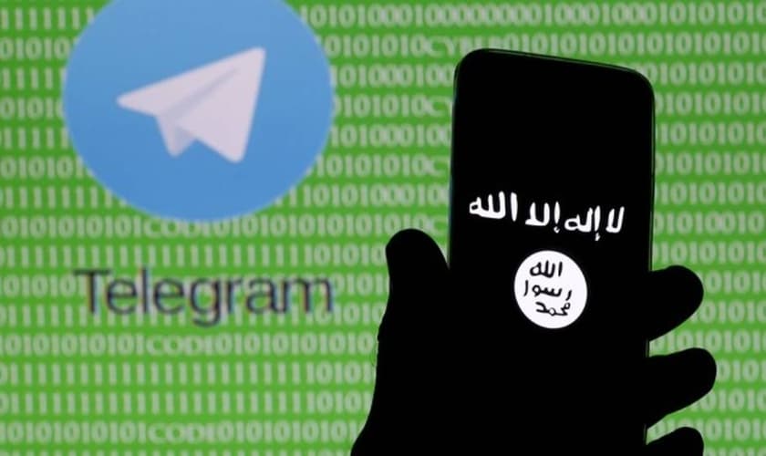 Com funcionamento semelhante ao Whatsapp, o aplicativo russo Telegram foi uma alternativa encontrada pelo grupo para divulgar sua propaganda após várias de suas contas terem sido deletadas das redes sociais, como o Twitter. (Foto: Extra.Globo)