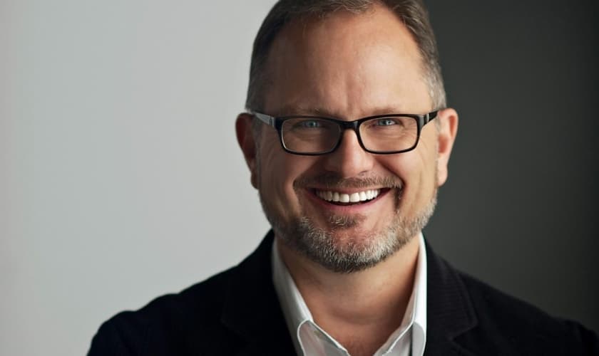 O anúncio foi feito através de uma transmissão ao vivo pelo Facebook, convidando as pessoas a visitar o site oficial “¡Amamos Orlando!”. (Foto: Reprodução).