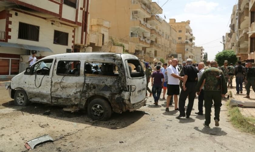 Um fotógrafo da AFP, que participou do evento, disse que ouviu a explosão e viu pedaços de carne caindo ao lado de carros danificados. (Foto: AFP)