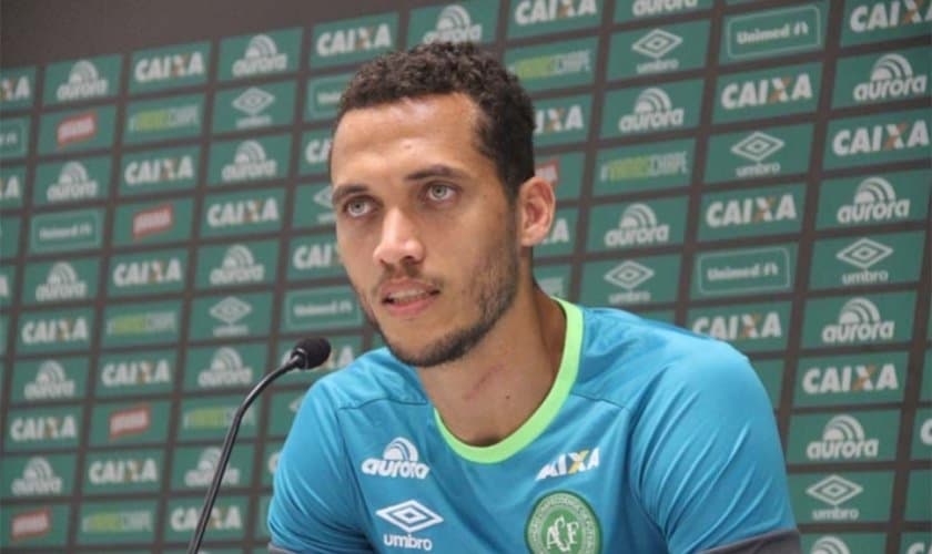 O zagueiro Neto retornou aos cultos da Igreja Batista Central, em Chapecó. (Foto: Reprodução)