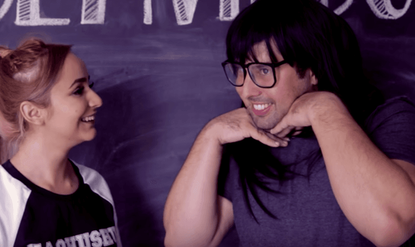 A youtuber Fabiola Melo comentou coisas que só acontecem no retiro. (Foto: Reprodução/YouTube)