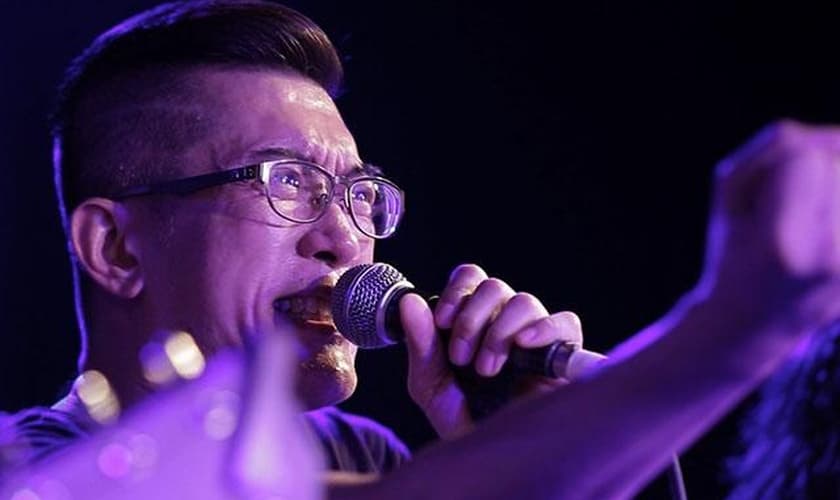 A banda agora usa a música para compartilhar o amor de Jesus com os jovens fãs do rock chinês. (Foto: Reprodução).