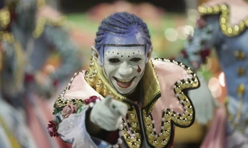 Escola de Samba Estação Primeira de Mangueira homenageou orixás e santos em seu desfile. (Foto: G1)