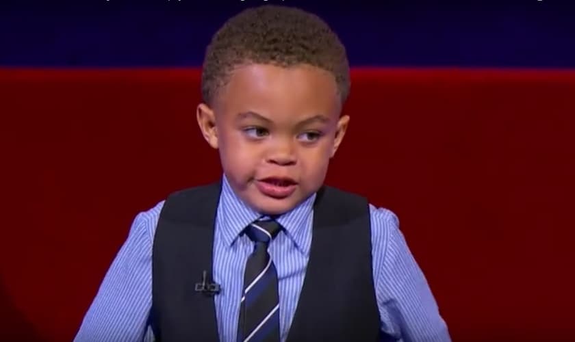 Caleb Tyler liderou momento de louvor no programa "Little Big Shots". (Imagem: Youtube)