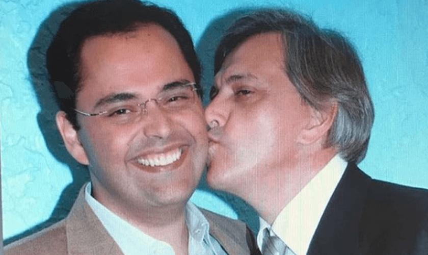 Bispo Tid (esquerda) com seu pai, apóstolo Estevam Hernandes. (Foto: Instagram)