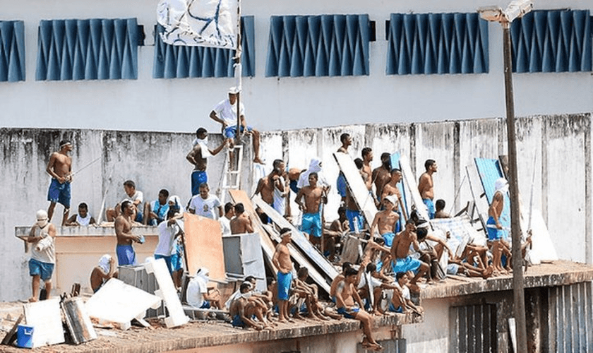 Detentos fazem rebelião no presídio de Alcaçuz, no RN. (Foto: G1)