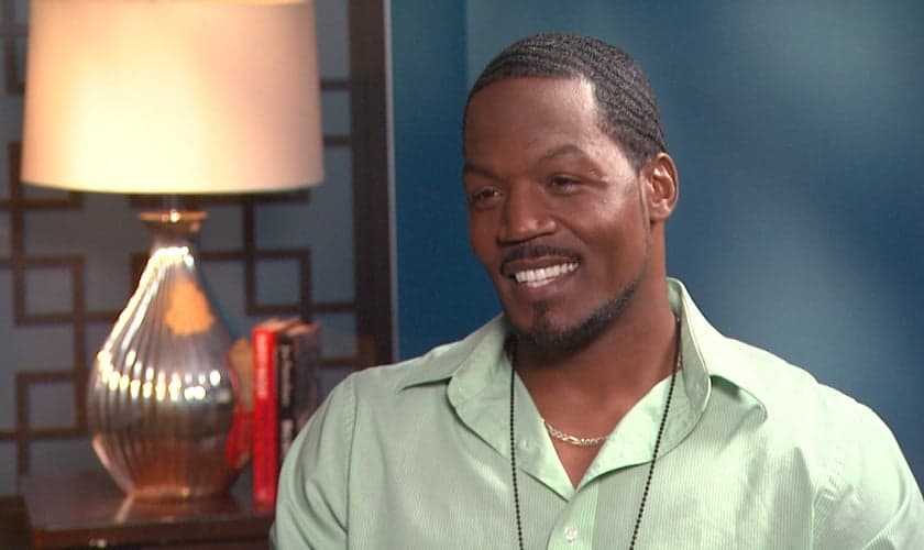 T. C. Stallings fez o papel do pai de família, Tony Jordan, no filme "Quarto de Guerra". (Foto: ET Online)