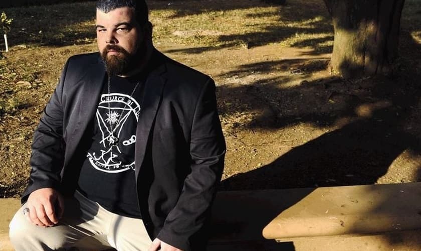 Jacob McKelvy decidiu renunciar seus laços com as trevas e se render a Cristo. (Foto: Reprodução)