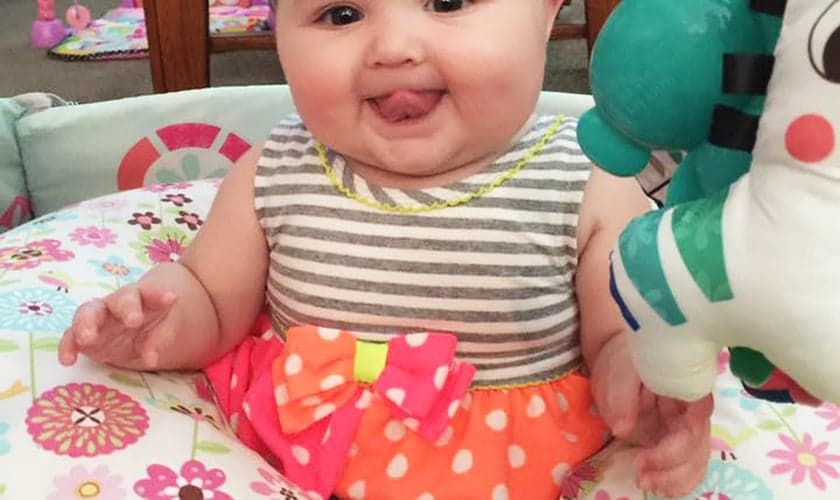 A pequena Ella Kate recebeu um transplante que salvou sua vida. (Foto: Reprodução/Facebook)