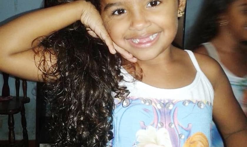 Alice tinha apenas 2 anos de idade quando recebeu a primeira suspeita de leucemia. (Foto: Arquivo Pessoal)