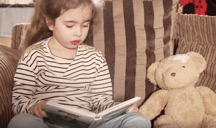 Sienna passou a falar para todos sobre o poder de Jesus. (Foto: Reprodução/Facebook)