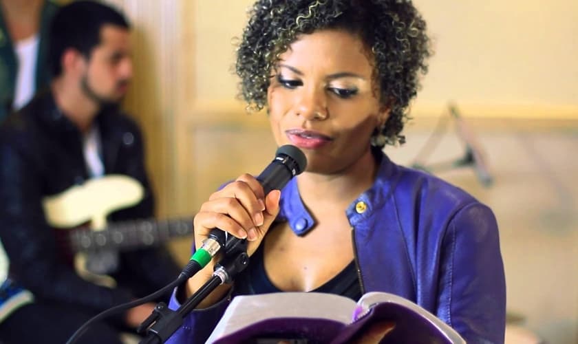 Nívea Soares. (Imagem: Youtube)