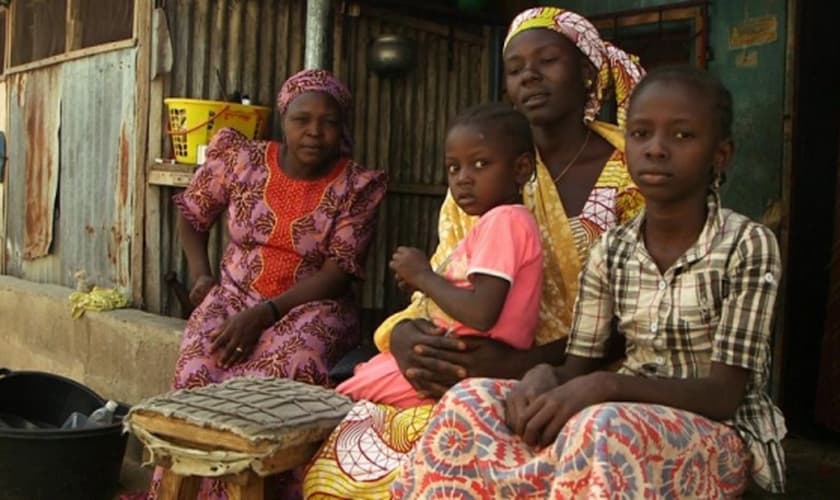 Refugiados em campo da Nigéria. (Foto: Reuters)