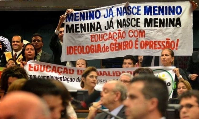 Protesto contra a ideologia de gênero em audiência pública na Câmara. (Foto: José Cruz/Agência Brasil))