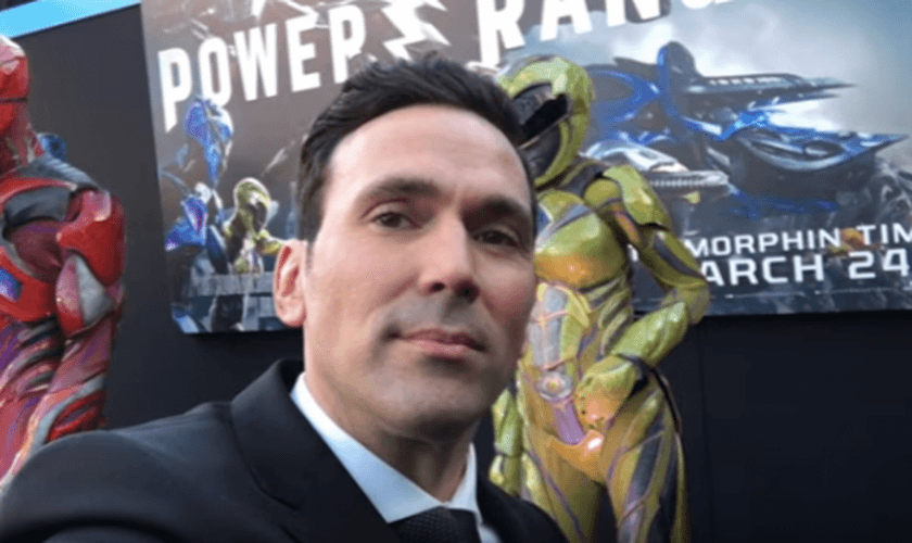 Jason David Frank ficou famoso por fazer o papel dos rangers verde e branco na série infantil 'Power Rangers'. (Imagem: Youtube)