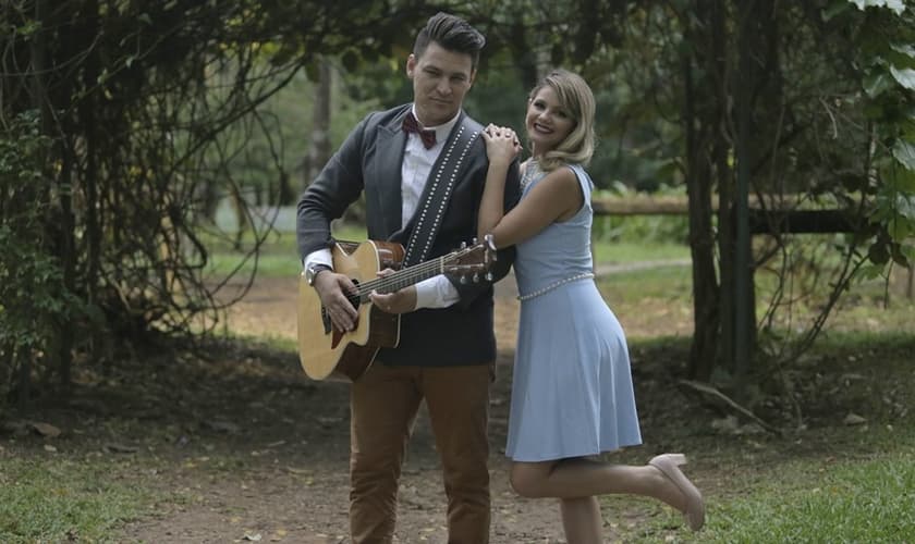 A dupla também tratou sobre o aborto na canção “Você deve ser Linda”. (Foto: Divulgação).