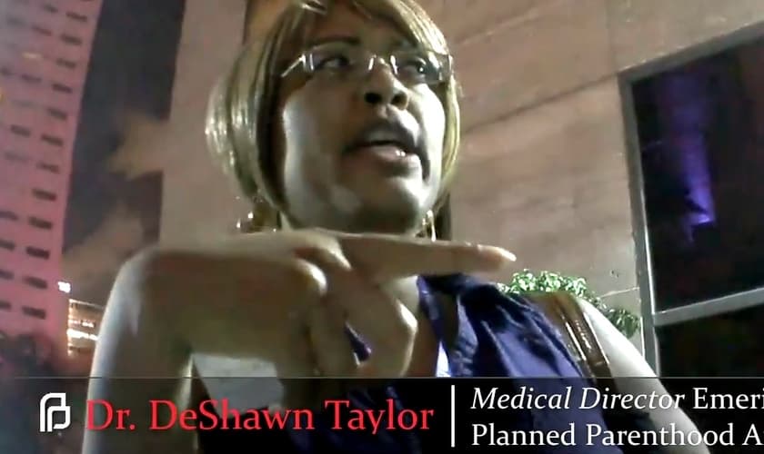 Dra. DeShawn Taylor é diretora de uma das clínicas da rede abortista, 'Planned Parenthood'. (Imagem: Youtube)