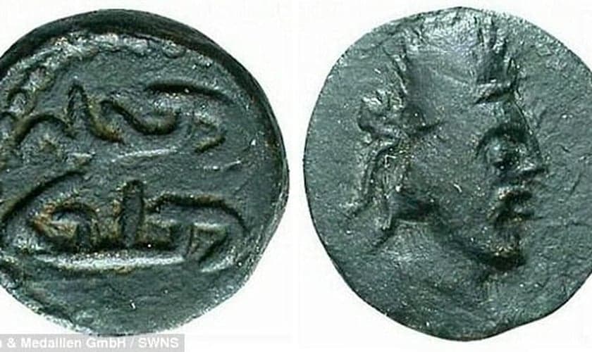 Historiador diz que moeda antiga comprova imagem do rosto de Jesus. (Foto: Reprodução/SWNS)