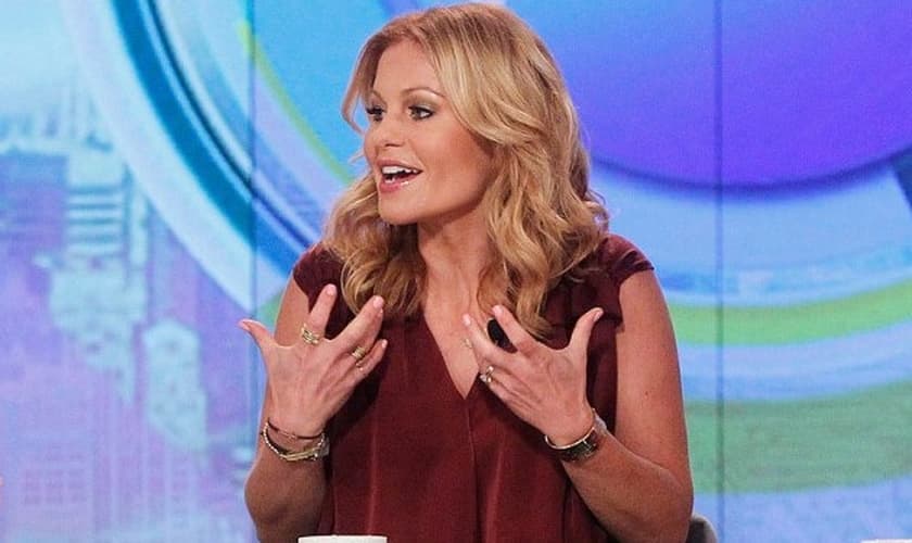 Candace Cameron durante participação no programa 'The View'. (Imagem: People)