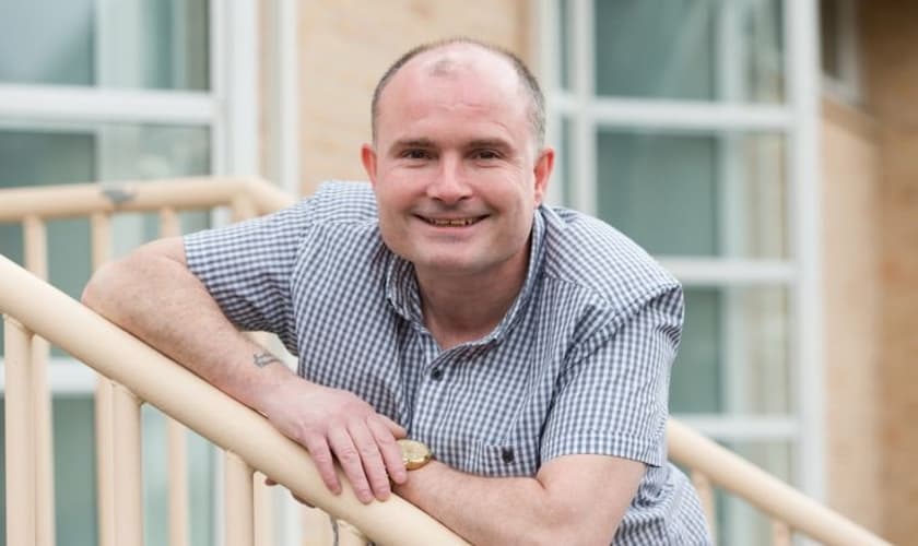 Justin Battiste foi transformado através do poder de Jesus e do amor da igreja. (Foto: Keith Mindham)