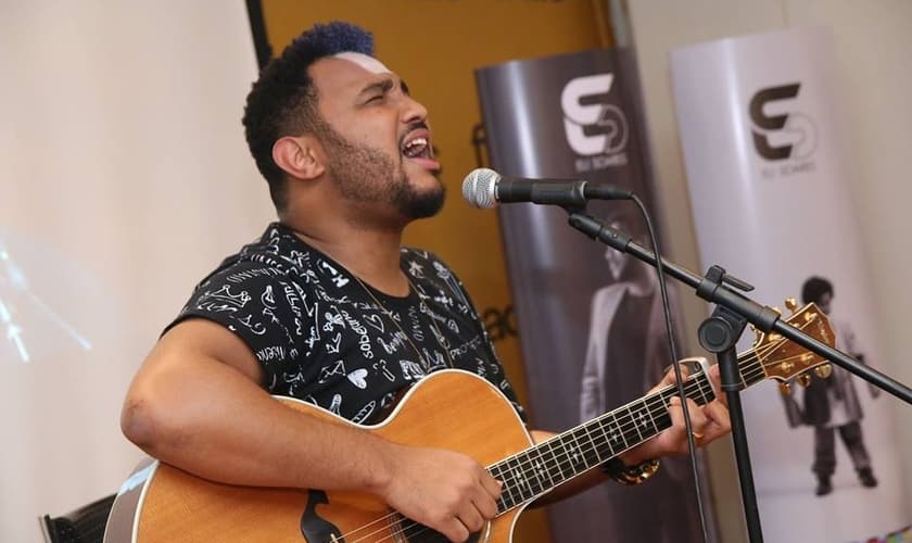 Eli Soares já andou recebendo feedbaks dos cantores os quais ele regravou. Um deles foi Kleber Lucas. (Foto: UMCG).