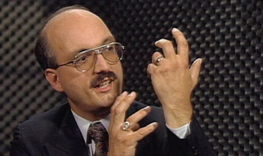 Chuck conta que não desligava sua rádio nem por um segundo e que sabia que poderia enfrentar um bombardeio. (Foto: Reprodução).