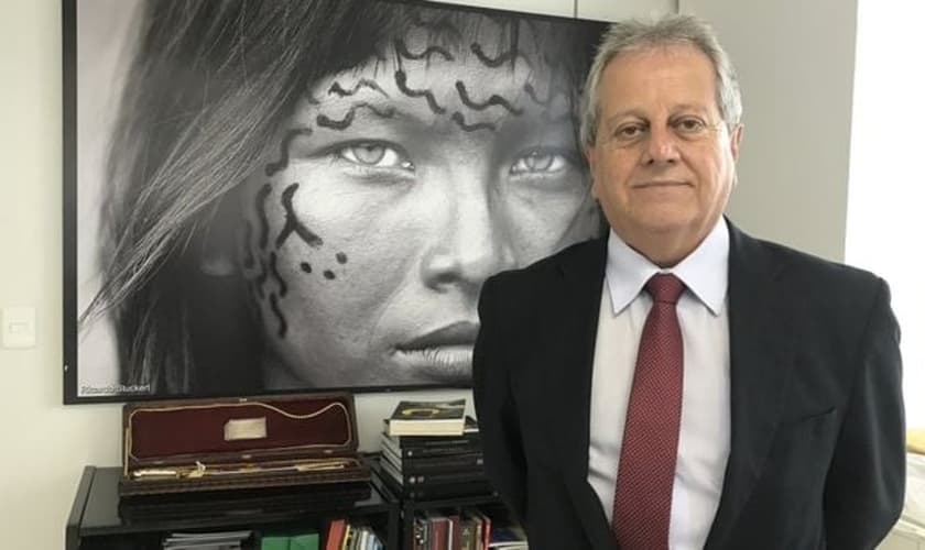 Antônio Costa, novo chefe da Funai, apoia as atividades religiosas nas aldeias. (Foto: BBC Brasil)