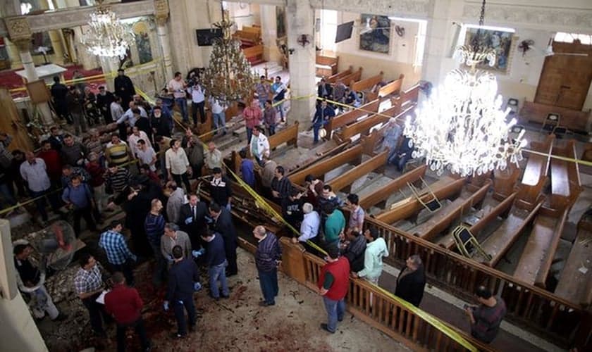 Atentado na igreja copta de Tanta deixou pelo menos 26 mortos e 50 feridos. (Foto: Khaled Elfiqi/EPA)