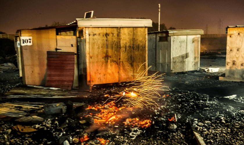 A igreja irá lançar um apelo para arrecadar fundos e comprar comida e roupas para os imigrantes. (Foto: AFP).