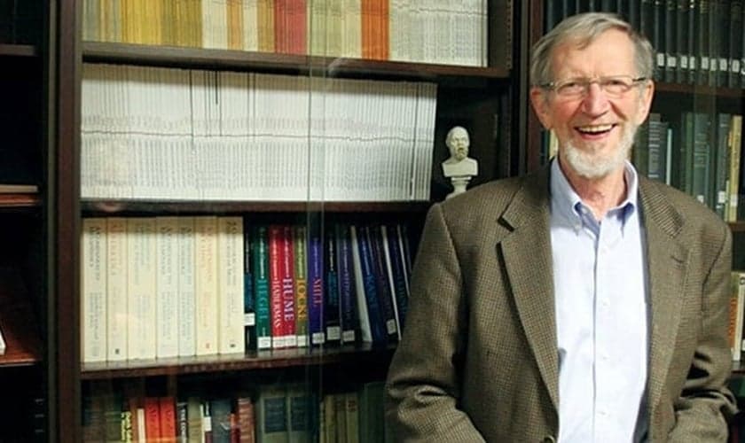 Alvin é ex-presidente da Sociedade de Filósofos Cristãos e da Associação Filosófica Americana. (Foto: Reprodução).