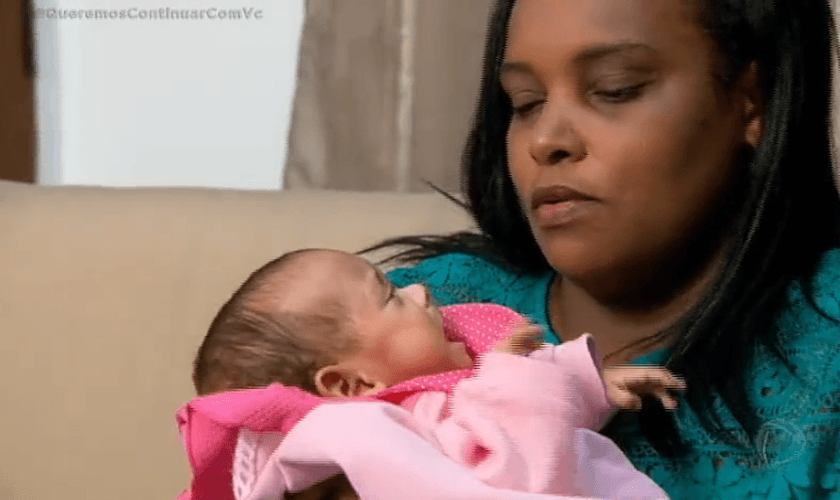 Alice nasceu apenas com 615 gramas e chegou a ficar com 500. (Foto: Reprodução)