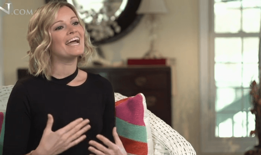 Sandy recebeu a recomendação de seu médico para abortar, mas ela escolheu a vida. (Foto: Reprodução).