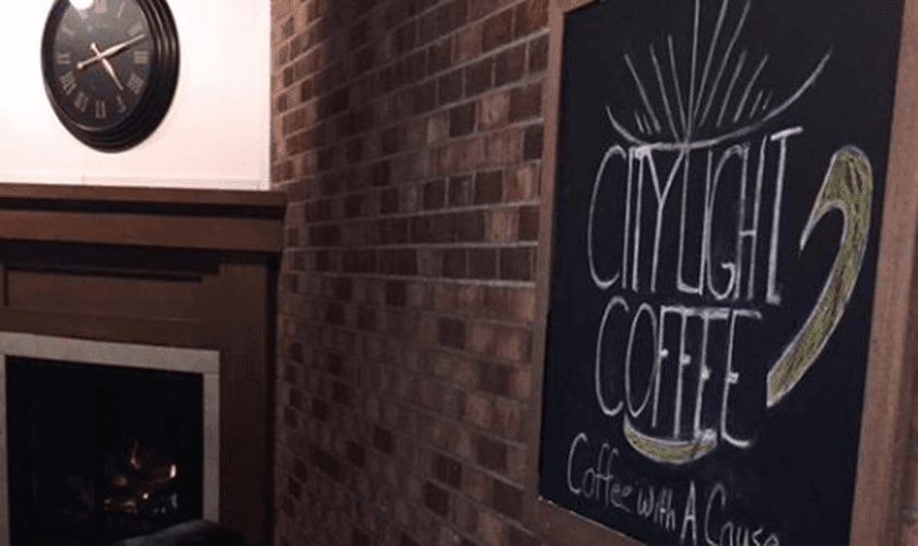 A cafeteria também ajuda com projetos sociais na cidade americana. (Foto: Reprodução).