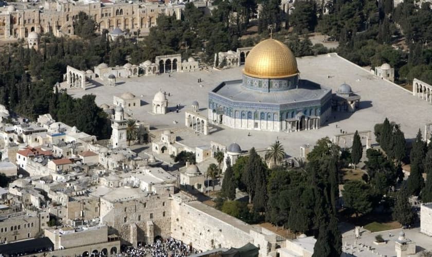 Vista aérea mostra Cúpula da Rocha, Monte do Templo e Muro das Lamentações na Cidade Velha de Jerusalém. (Foto: Reuters/Eliana Aponte)