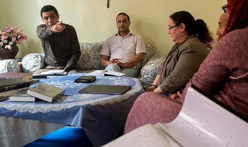 Cristãos que se converteram secretamente exigem direito de praticar sua fé, em Marrocos. (Foto: AFP)