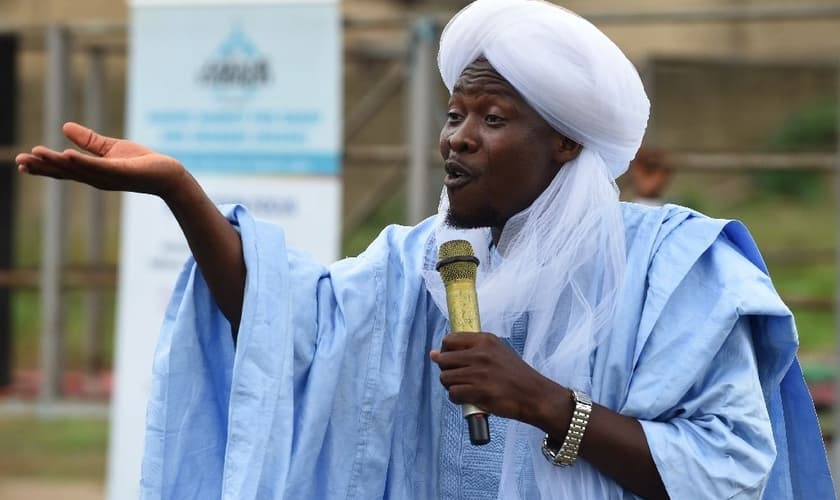 Líder muçulmano Soliu Kewugbemi em mensagem na Sociedade Nasrul-lahi-li Fathi. (Foto: AFP/Pius Utomi Ekpei)