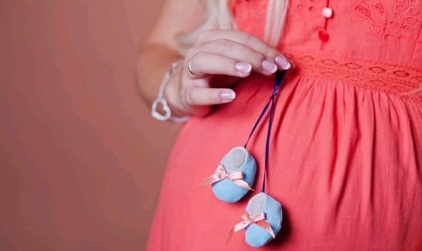 Diante as circunstâncias, Adriana mostrou sua fé e Deus fez com que seus filhos nascessem saudáveis. (Foto: Reprodução).