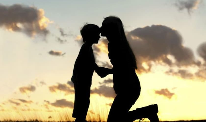 Mãe e filho. (Foto: BBC)