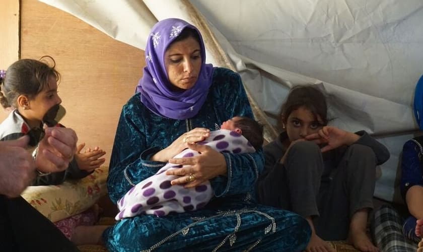 Apesar de estar feliz em sua nova fé, Lela teve complicações severas em sua vida. (Foto: Reprodução).