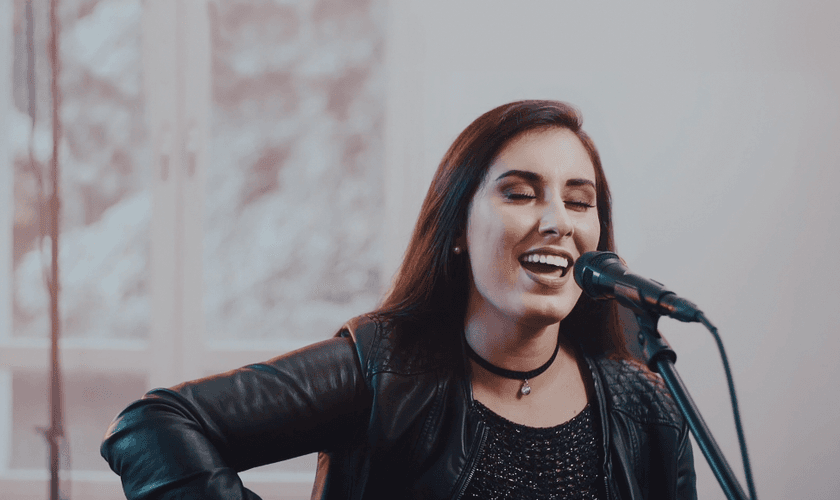 A canção ganhou um vídeo que faz parte do projeto Musile Sessions e já está disponível no YouTube. (Foto: Divulgação).