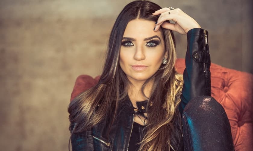 O vídeo mostra de modo subjetivo, ao apresentar a cantora treinando boxe, que as pessoas precisam se preparar para a luta da vida. (Foto: Divulgação).