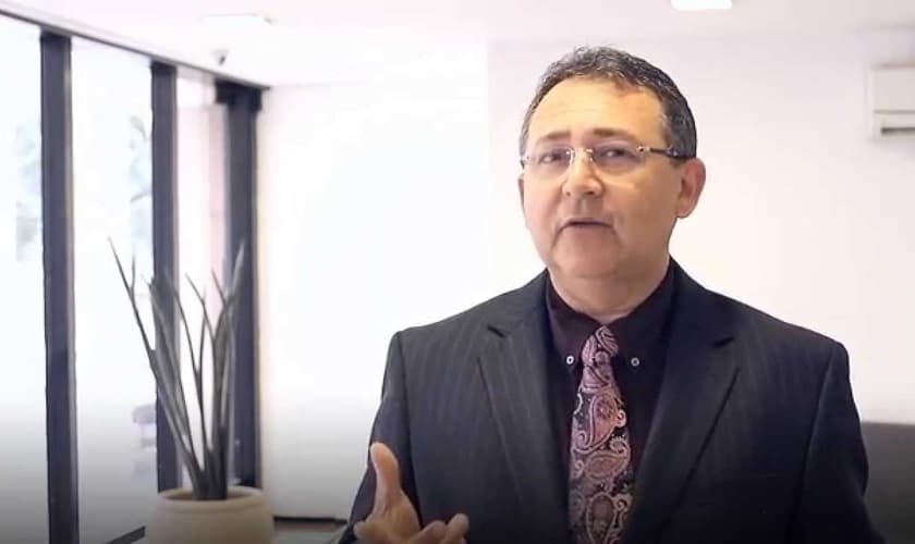 Pastor Sandro Fiuza. (Imagem: Youtube)