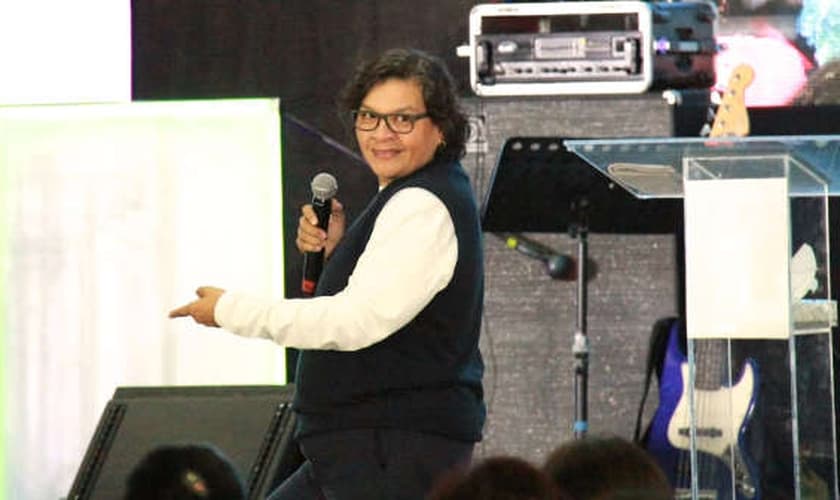 Isabél já plantou duas igrejas e já pregou em todos os estados do México. (Foto: Reprodução).