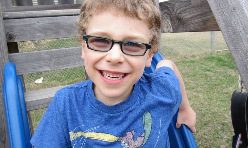 Josiah Cullen começou a falar aos 7 anos, com uma expressão sobre Deus. (Foto: Reprodução/Facebook)