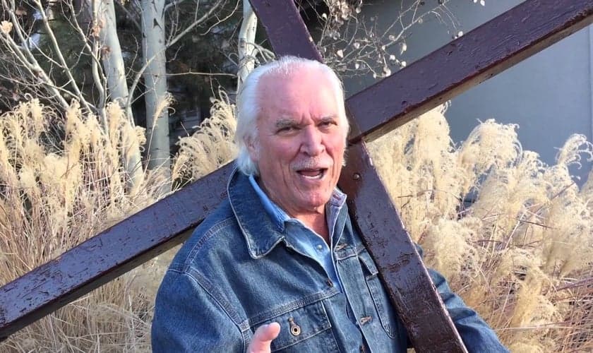 Arthur já compartilhou o Evangelho com políticos como George Bush, líderes como Yasser Arafat. (Foto: Reprodução).