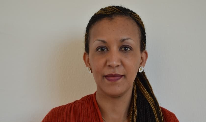 Helen Berhane passou dois anos presa em um container e era regularmente retirada de seu cativeiro para ser espancada. (Foto: religionnews)