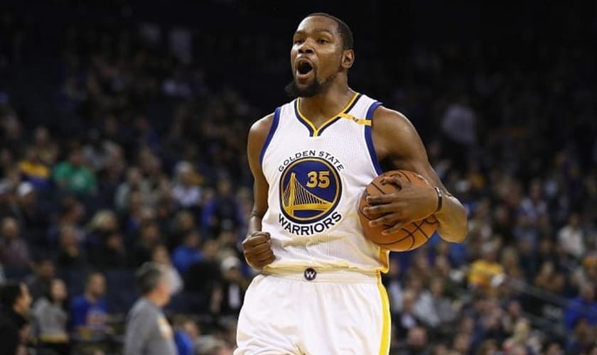 Melhor jogador da NBA, Durant diz que lê a Bíblia antes dos jogos: “Me  impulsiona” - Guiame