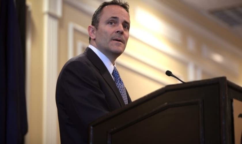 Bevin é um cristão Batista e incentivou os cristãos a colocarem sua fé em ação. (Foto: Gage Skidmore).