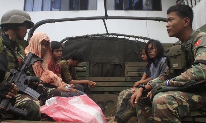 Até agora, 70 militares, 27 civis e 290 militantes foram mortos em confrontos entre militantes e tropas governamentais. (Foto: Reuters).